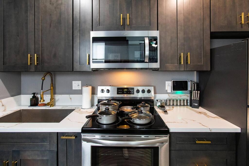 Apartment Professionals-restaurants-fastwifi-a C-desk- Pets *